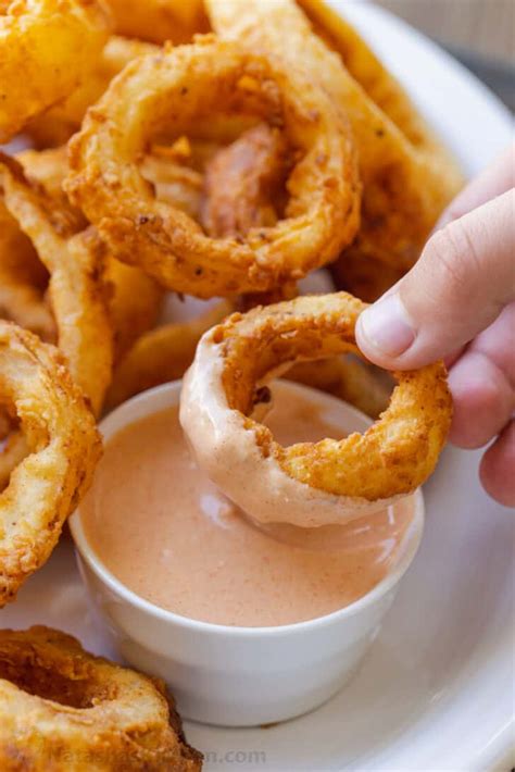 Crispy Onion Rings with Dipping Sauce